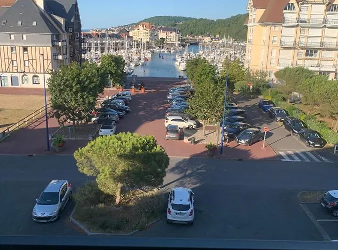 Duplex 2 Pieces Port Cabourg - 2 A 4 Personnes - Terrasse - Vue Port - Proche Apartament *